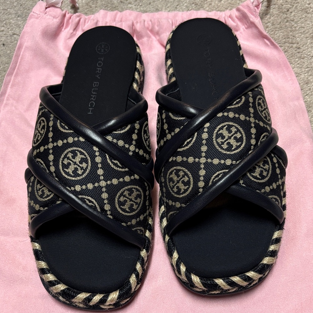 Tory Burch perfect Navy and Tan Patterned Sandals 8 NEW